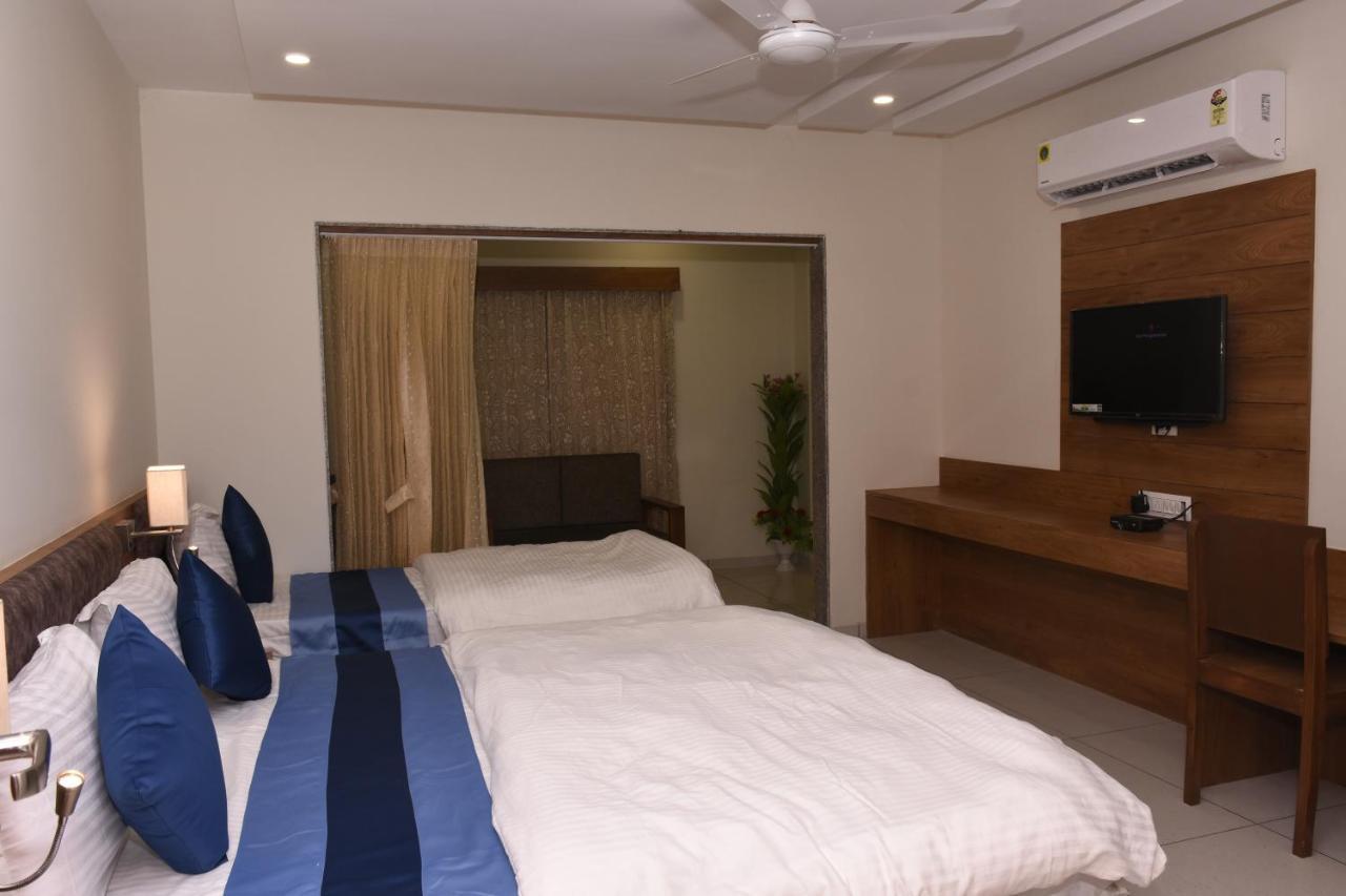 Hotel Golden Palace & Rooms Hālol エクステリア 写真