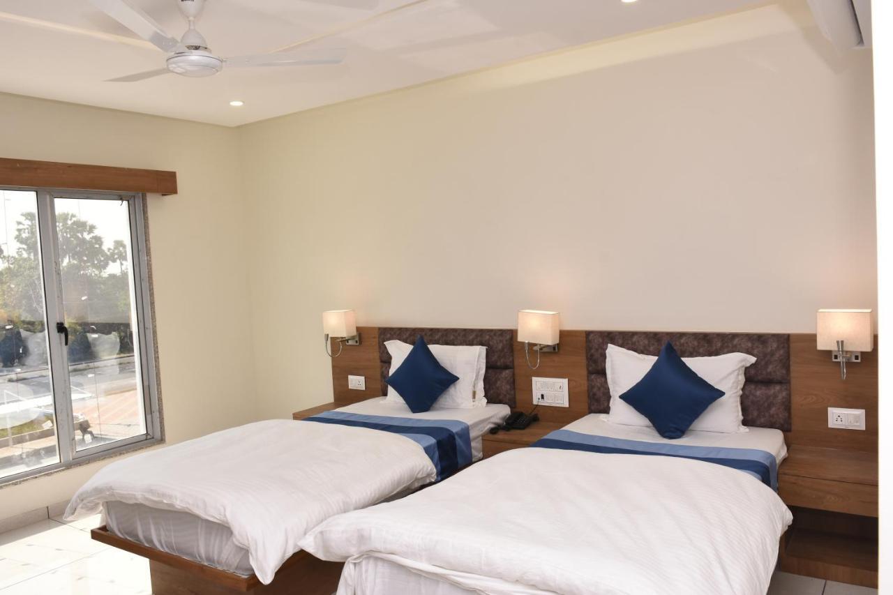 Hotel Golden Palace & Rooms Hālol エクステリア 写真