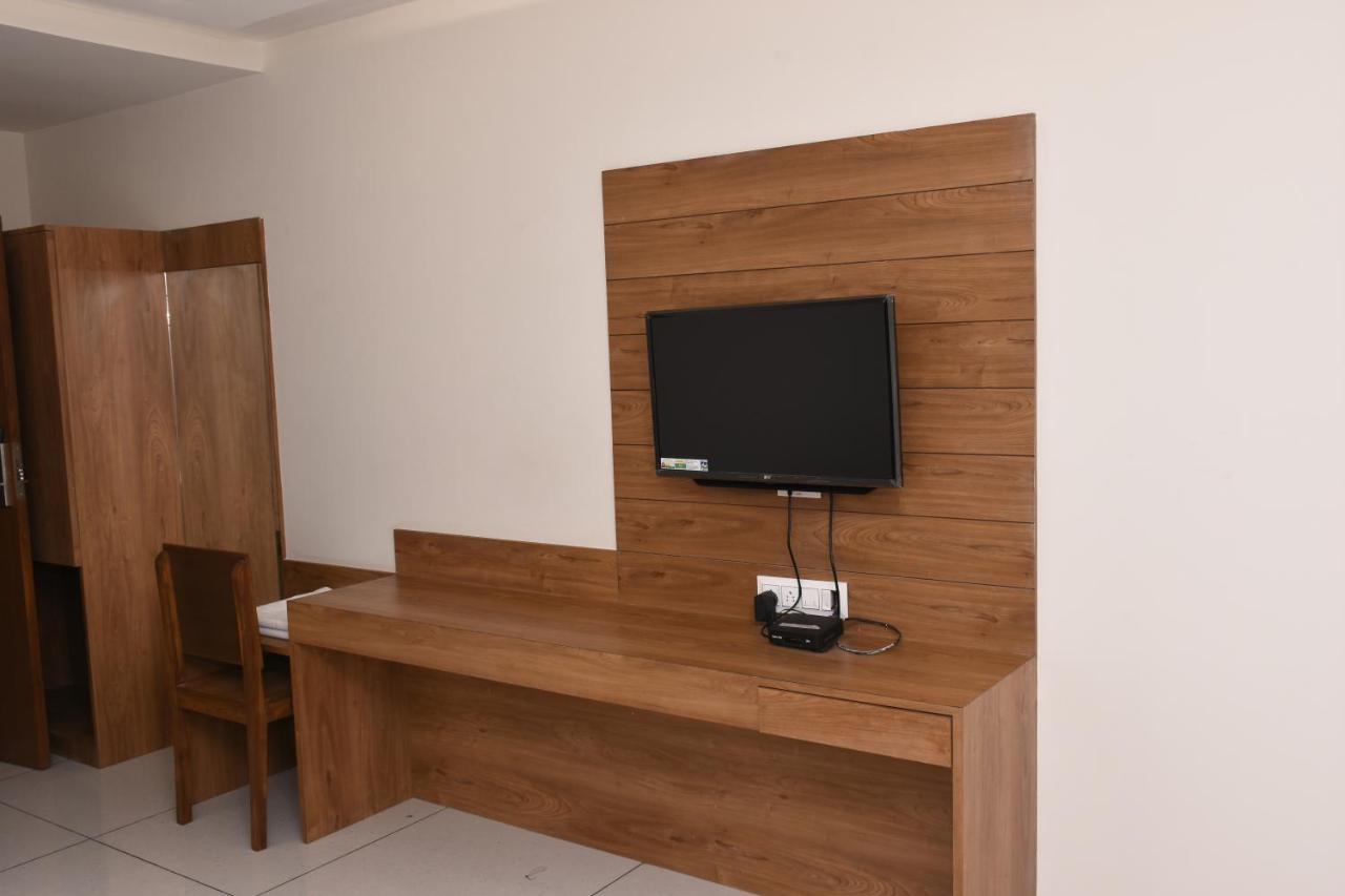 Hotel Golden Palace & Rooms Hālol エクステリア 写真