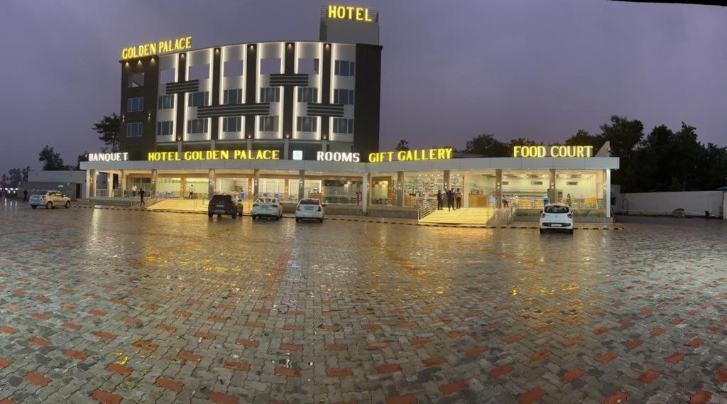 Hotel Golden Palace & Rooms Hālol エクステリア 写真