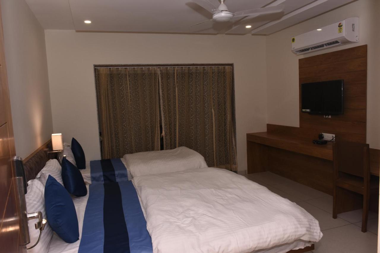 Hotel Golden Palace & Rooms Hālol エクステリア 写真