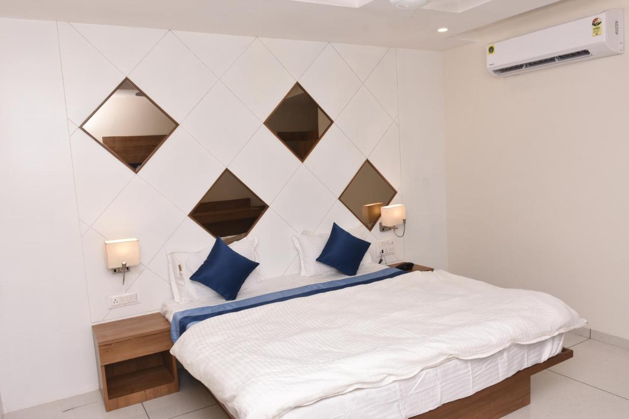 Hotel Golden Palace & Rooms Hālol エクステリア 写真
