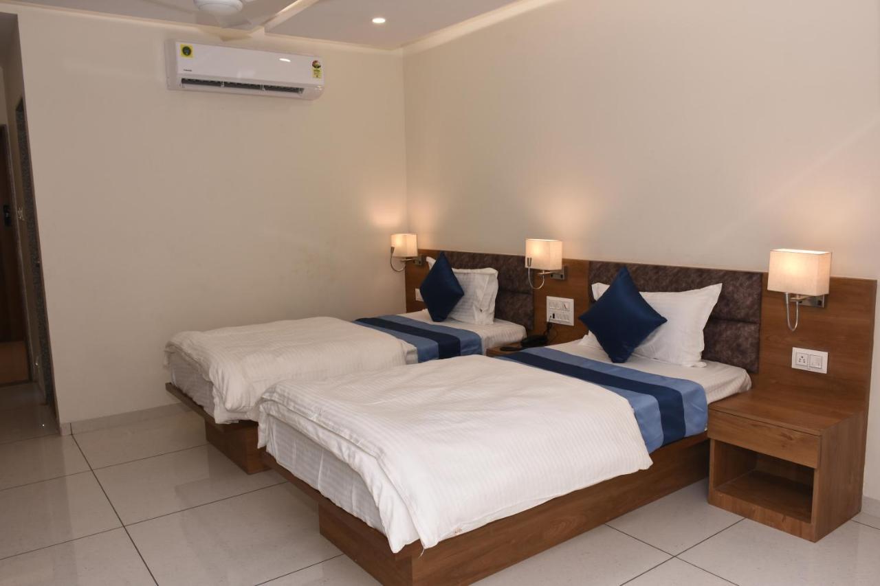 Hotel Golden Palace & Rooms Hālol エクステリア 写真